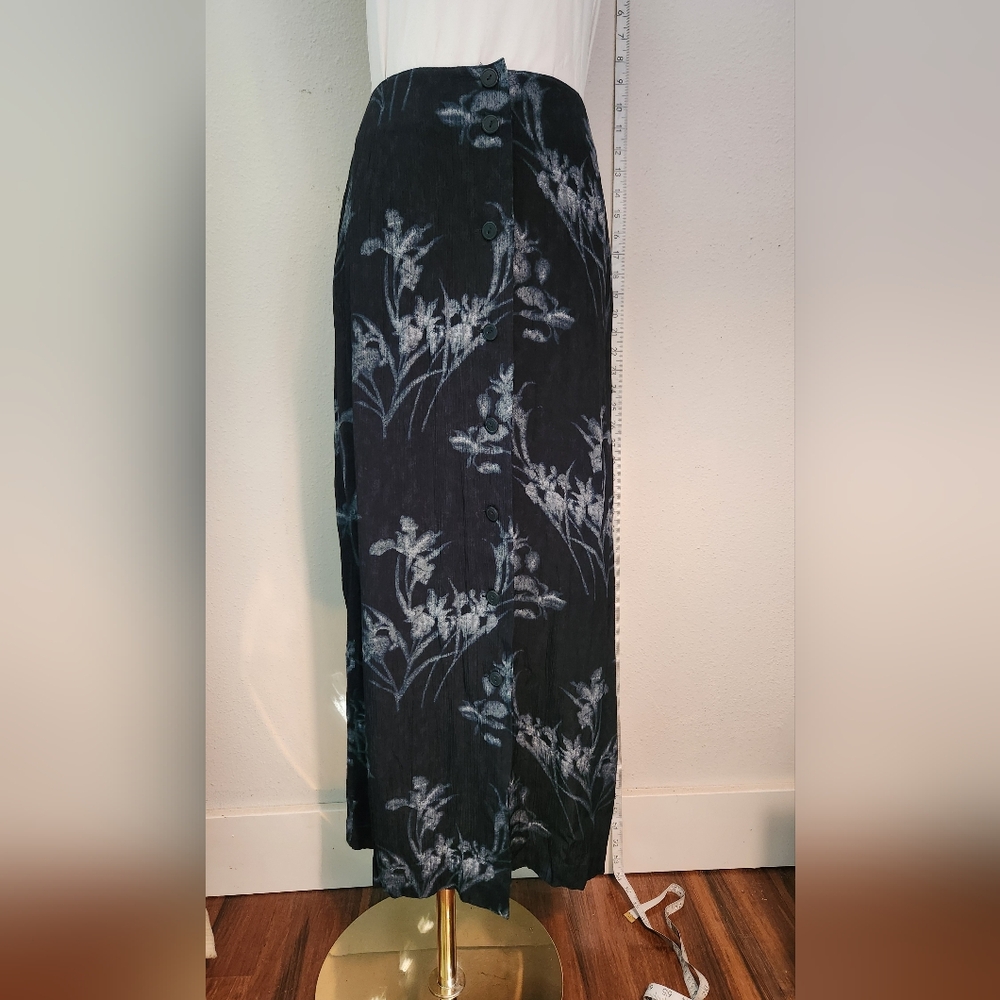 Liz Claiborne button front long skirt size 4